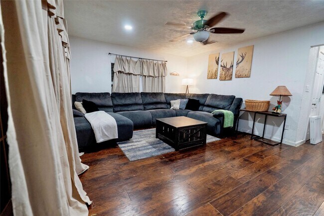 Foto del edificio - 508 Clear Lake Rd