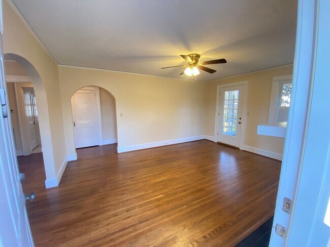 Foto del edificio - 2bed/1ba House off Union St S. of Downtown Concord close to McAllister Elementary
