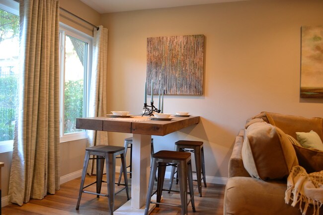 Dining area - 1320 Alessandro Dr