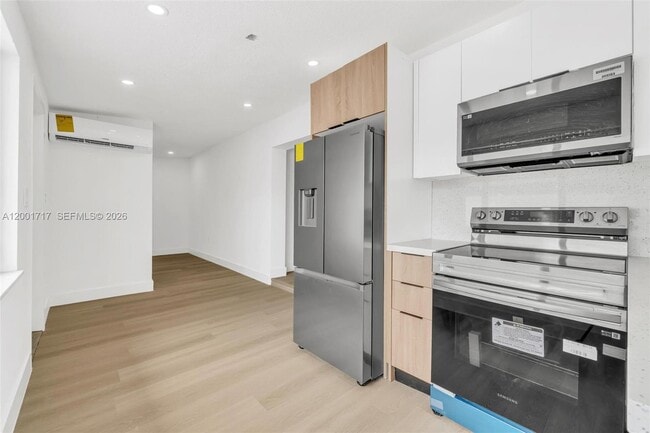 Building Photo - 1611 NE 50th Ct