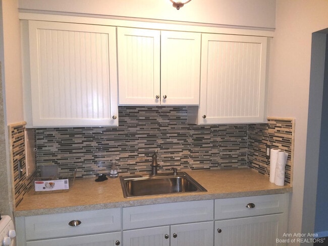 Building Photo - 1217 Island Dr