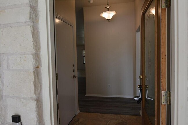 Building Photo - 1303 Horseshoe Ranch Dr