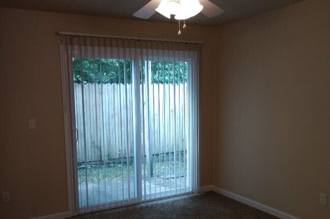 Dormitorio - 1808 Bono Rd