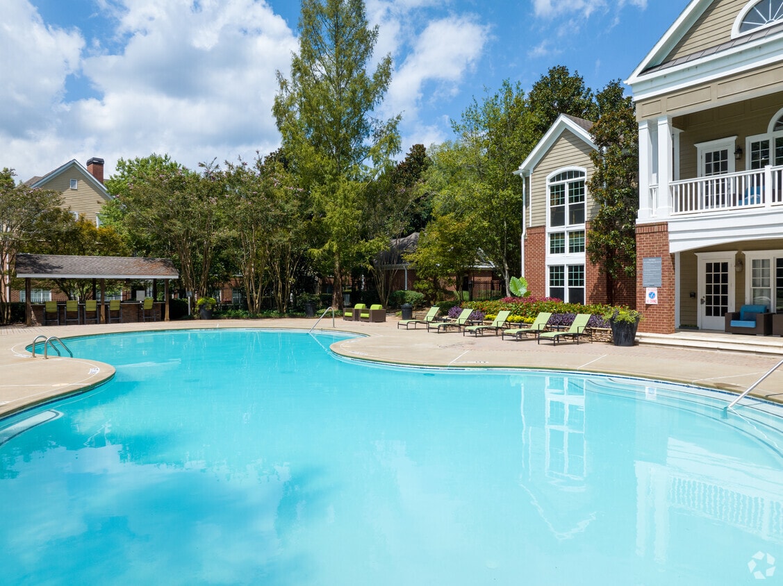 Flats at North Springs Apartments in Sandy Springs, GA