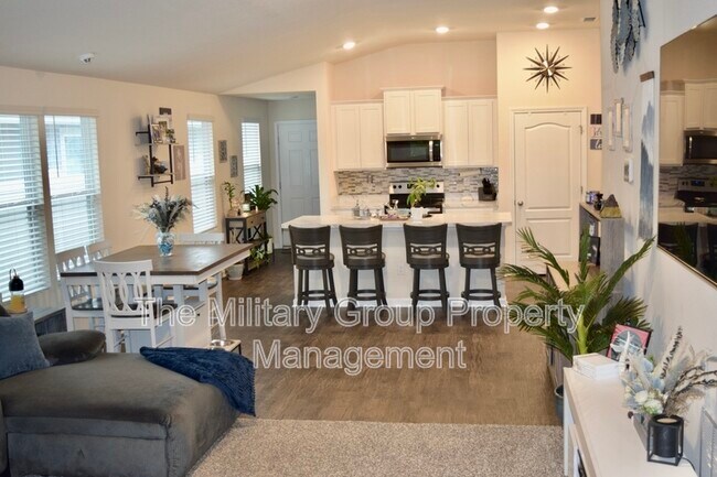 Foto del edificio - 15697 Strawberry Roan Ct