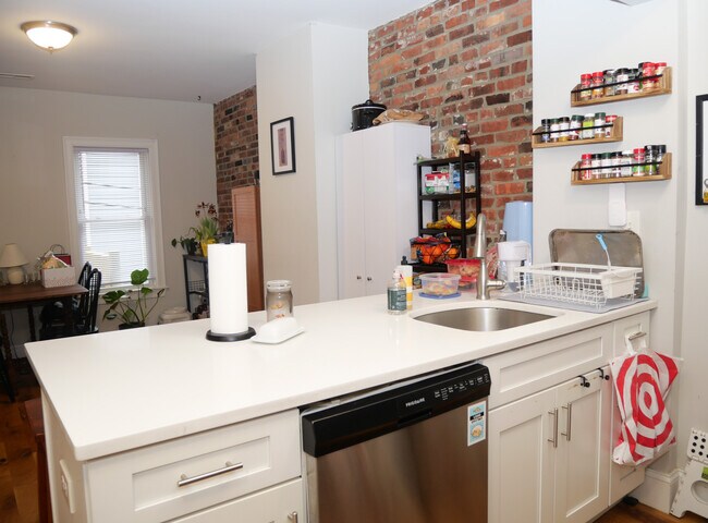 Foto del edificio - 255 Paris St