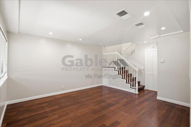 Foto del edificio - 23554 Newhall Ave