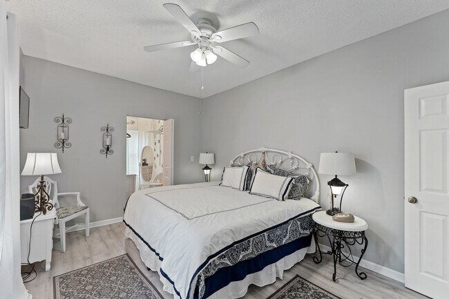 Cama king size principal - 914 8th St N