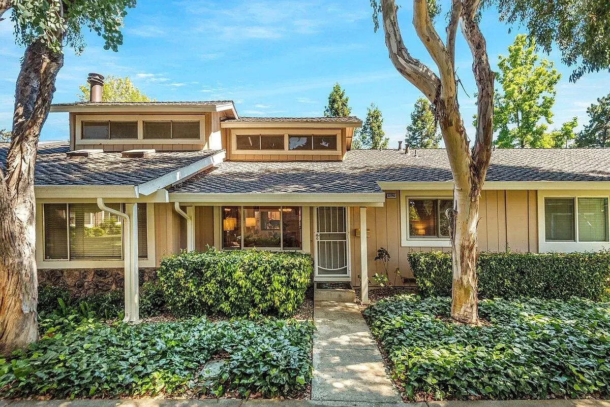 Primary Photo - 22762 Majestic Oak Way