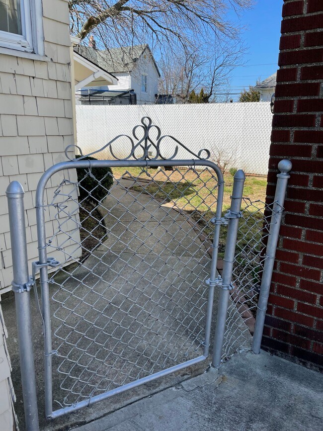 2235 Jericho Tpke Unit ground floor, New Hyde Park, NY 11040