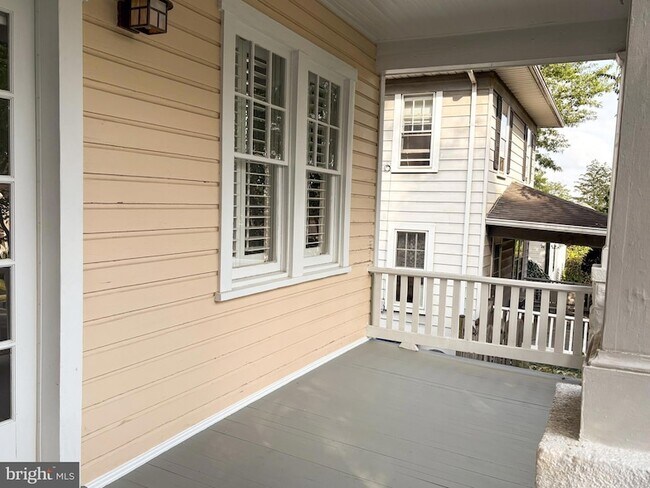 Foto del edificio - 27 W Wyatt Ave