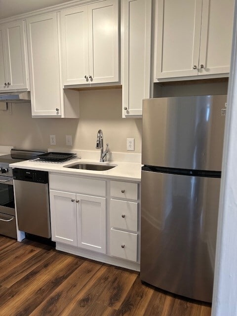Kitchen - 825 Daniels St
