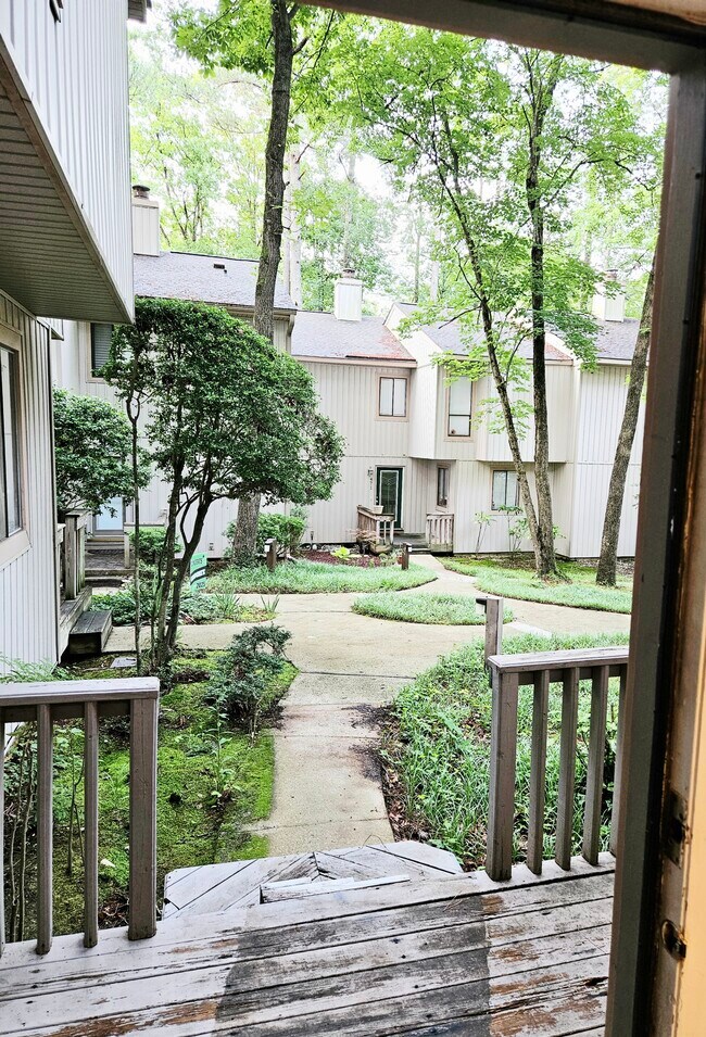 Foto del edificio - 465 Pebble Creek Dr