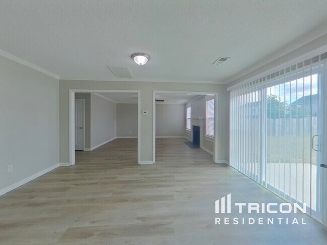 Foto del edificio - 235 Drooping Leaf Ln