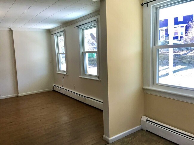 Building Photo - 115 Spring Valley St