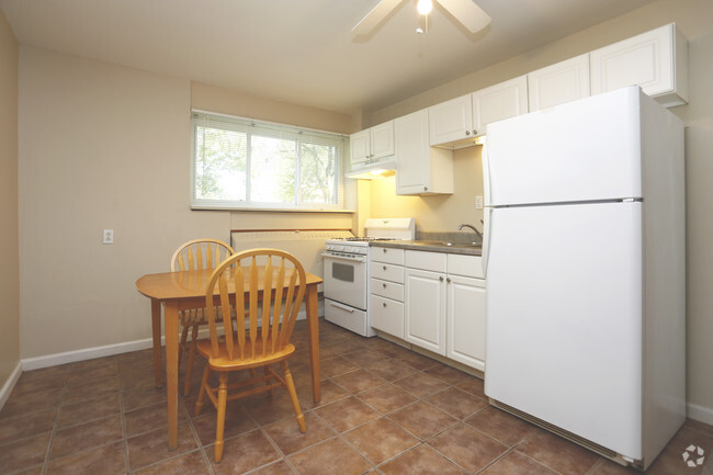 Studio, 1 BA - kitchen - The Avenue Apartments