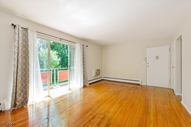 Foto del edificio - 366 Hoover Ave