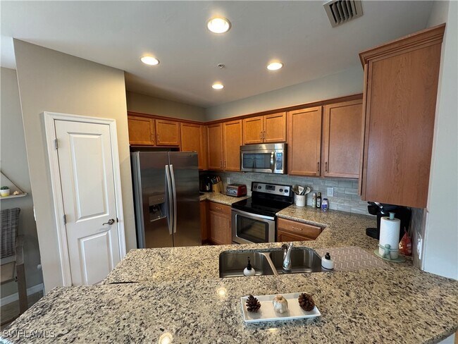 Building Photo - 1431 Santiago Cir