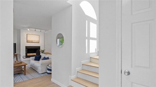 Foto del edificio - 152 Tuckerman Ave