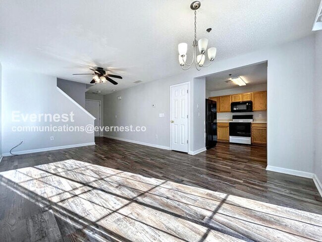 Foto del edificio - 204 Cottonwood Creek Cir