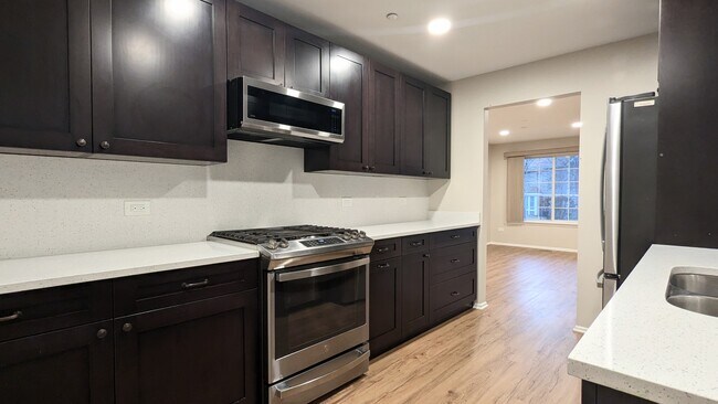 Building Photo - 1628 Columbia Cir