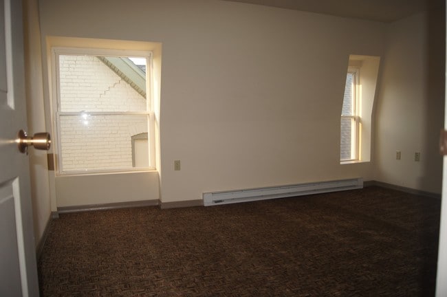 Office - 418 3rd Ave