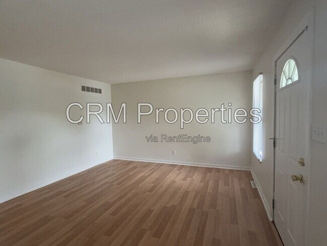 Foto del edificio - 10049 Hawkins Ct