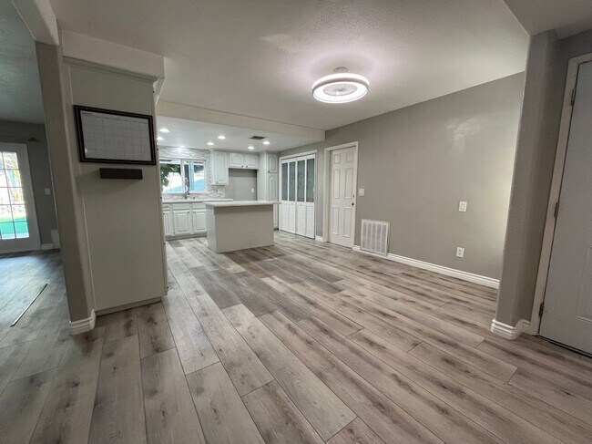 Foto del edificio - 12580 Fairoaks Ln