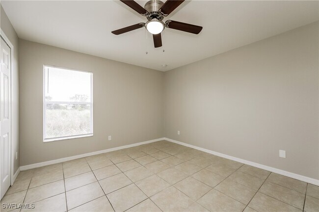 Foto del edificio - 2302 Loraine Ave S