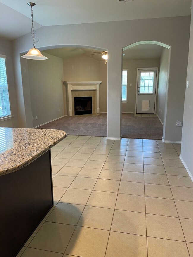 Building Photo - Coming Soon! Great Sendero Springs 3 bed 2...