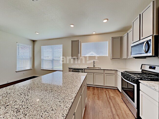 Building Photo - 2725 Lillybrook Ln