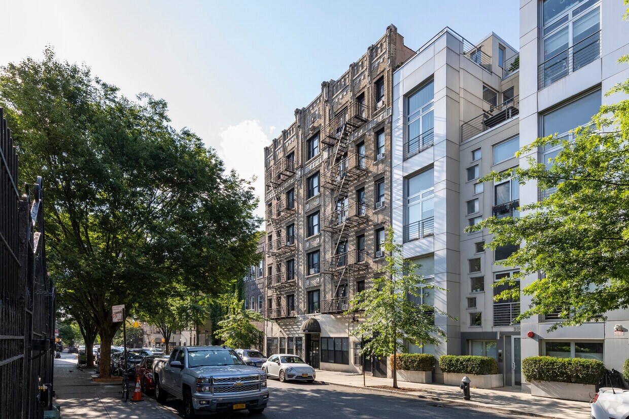 Foto principal - 202 S 2nd St