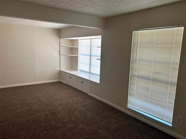 Building Photo - 5111 Boynton Dr