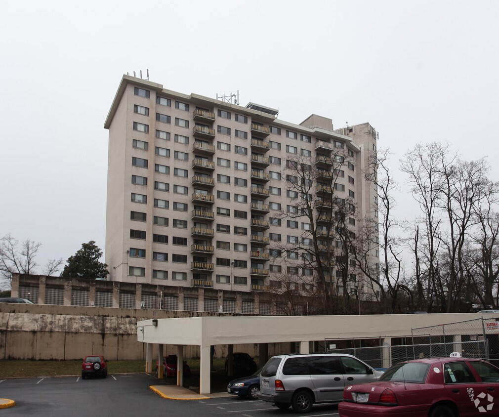 Foto del edificio - Pineway Towers Condominiums