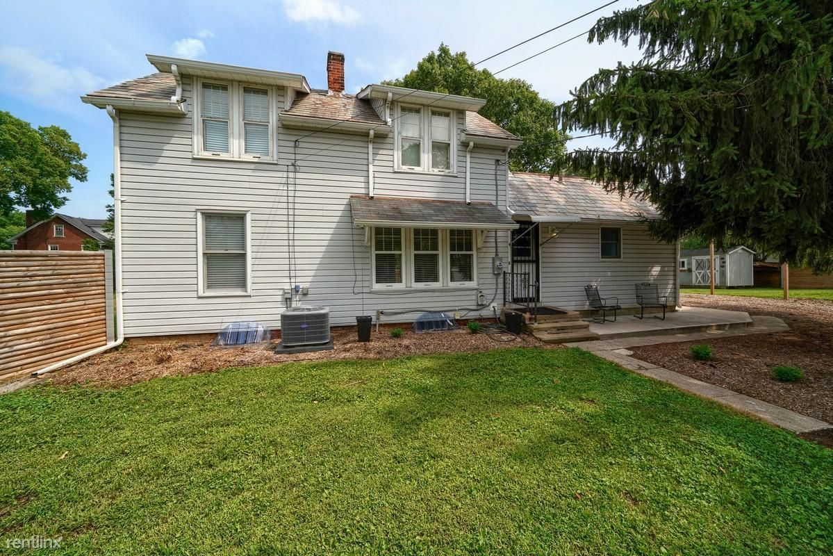 Primary Photo - 3 br, 1.5 bath House - 325 Main Street