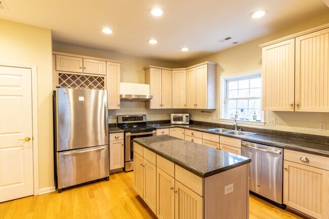 Foto del edificio - Single Family Home Minutes to DTWN/UVA Area