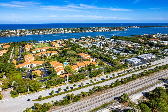 Building Photo - 160 Yacht Club Way