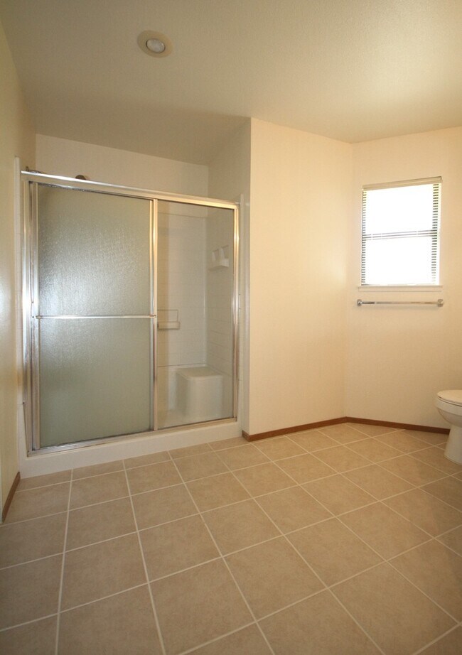 Foto del edificio - 4 Bed | 2 Bath | 1814SF | 2 Car Garage | Single Story |  Tenant pays $175 monthly for WS&G