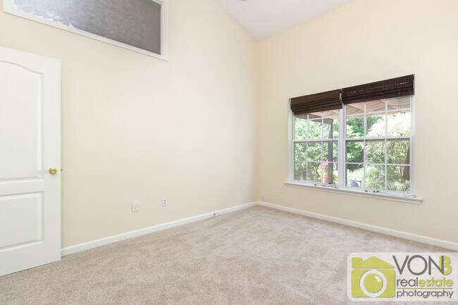 Building Photo - 555 Fox Creek Crossing