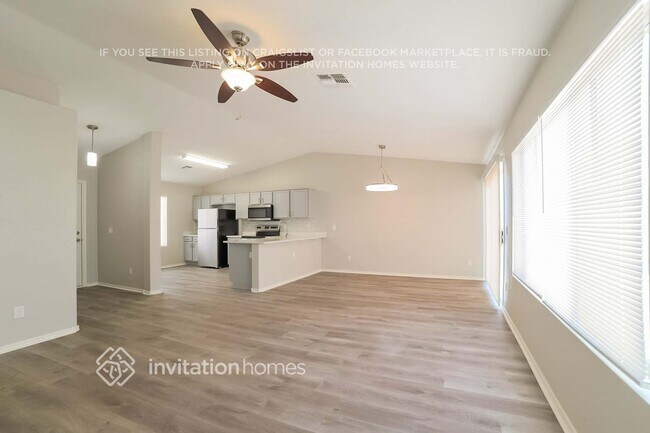 Foto del edificio - 802 E Roberts Ave