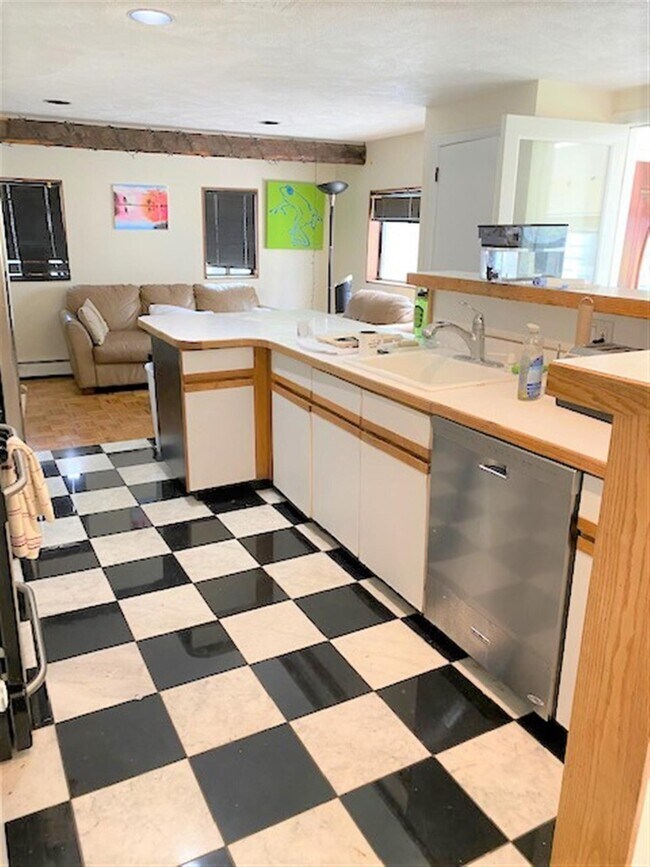 Building Photo - 61 6th St