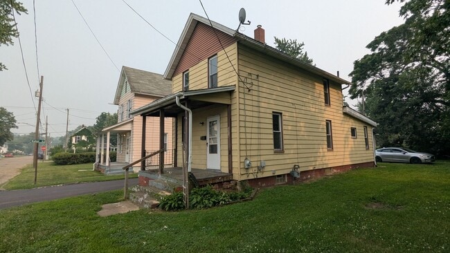 Building Photo - Charming two-bedroom, one-bath house in Canton