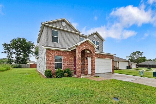 Photo - Beautiful home Located in desirable west Fayetteville neighborhood with playground