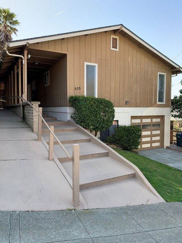 Foto principal - 4 Bedroom 2 Bath South San Francisco