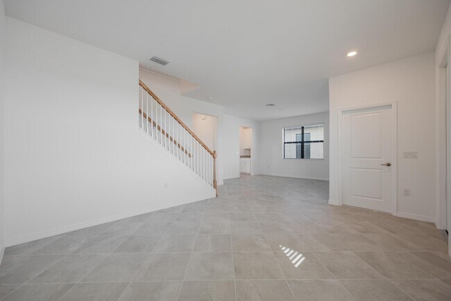 Building Photo - 3204 Altimira Dr