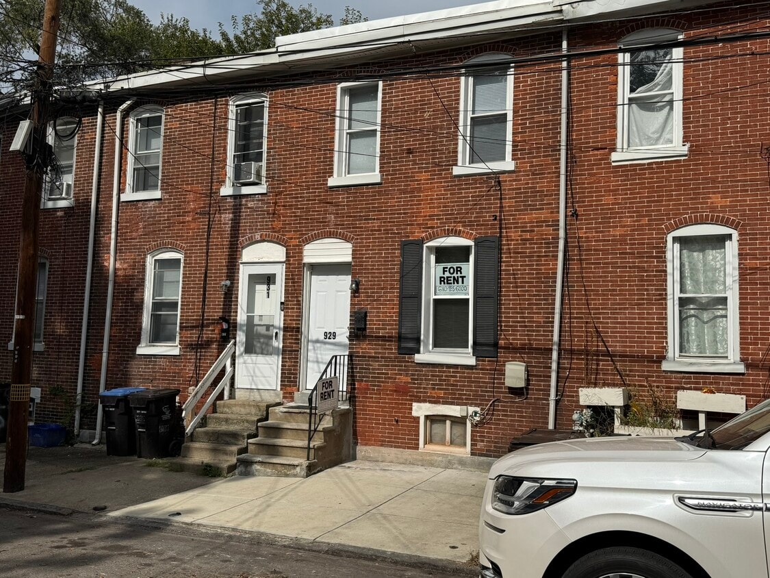 Front Exterior - 929 Jackson St