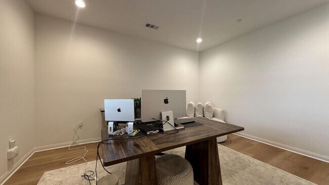 Foto del edificio - HUGE PRICE REDUCTION!! Gorgeous 6 Bedroom ...