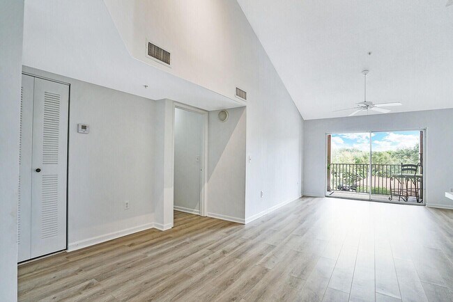 Building Photo - 7816 Sonoma Springs Cir