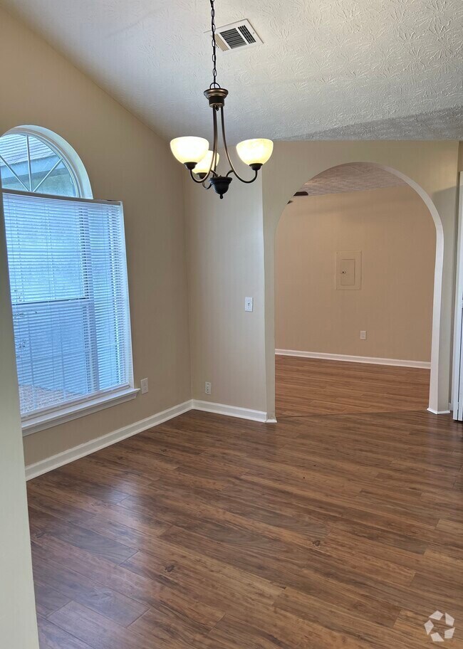 Building Photo - 8047 Fieldstream Way