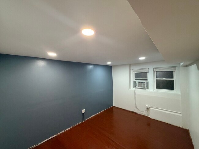Foto del edificio - 1645 W Beach Ave